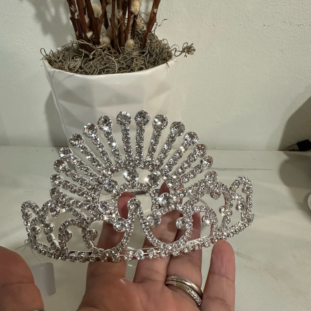 Silver tiaras for Halloween princess costumes - Picture 4 of 7